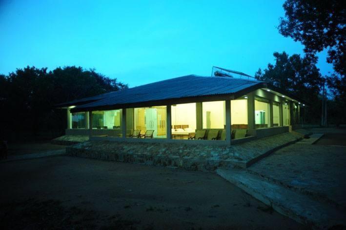 Crocodile Park Bungalow Kataragama Eksteriør bilde